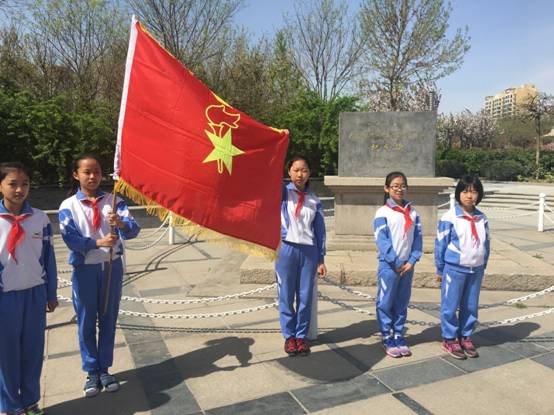 王兰庄小学少先队员重温誓词2.jpg