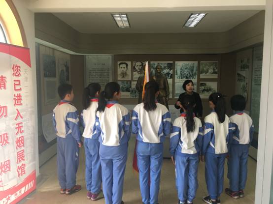 王兰庄小学少先队员重温誓词5.jpg