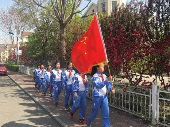 王兰庄小学少先队员重温誓词4.jpg